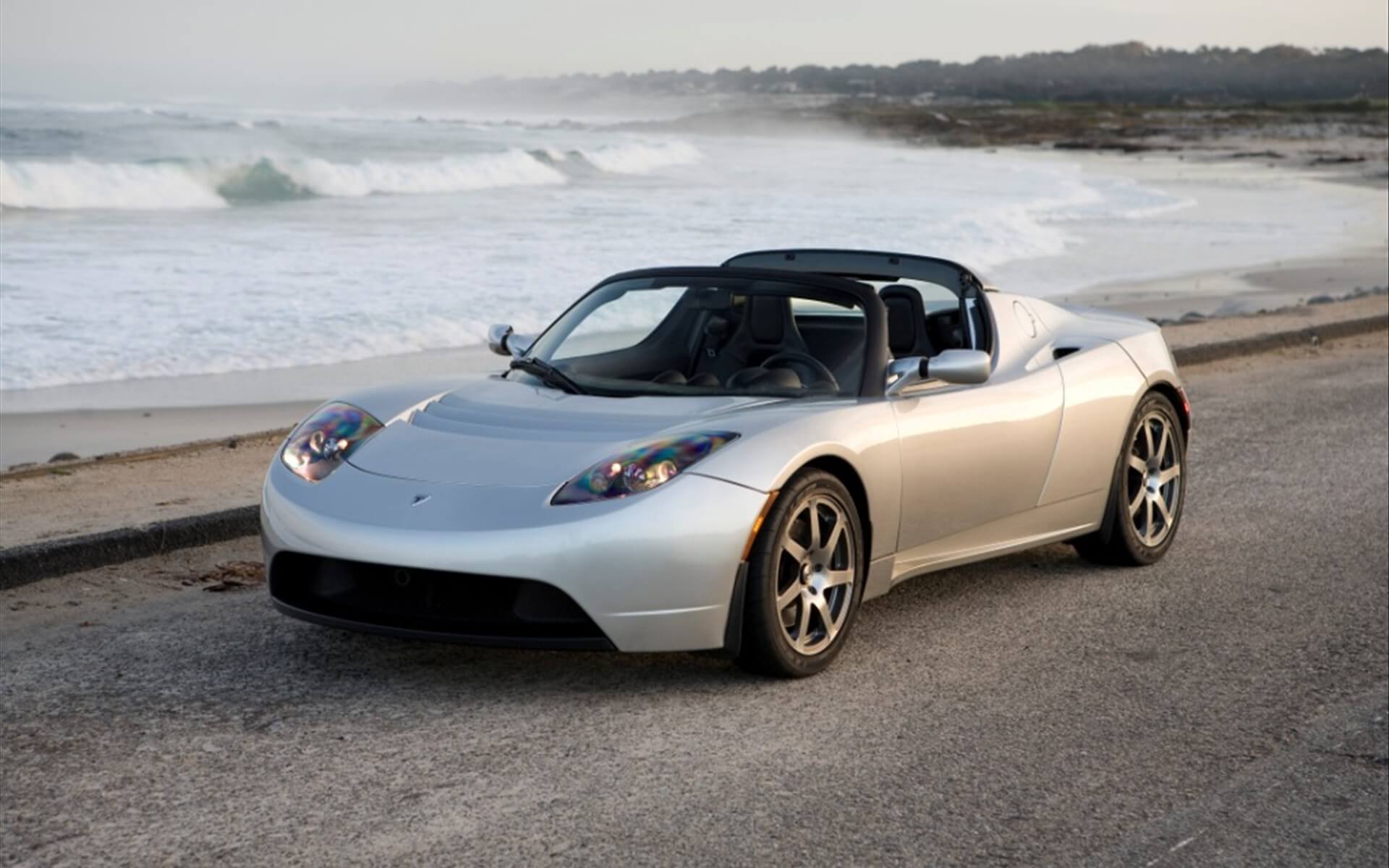 Первый электромобиль компании Tesla под названием Tesla Roadster Первый электромобиль компании Tesla под названием Tesla Roadster