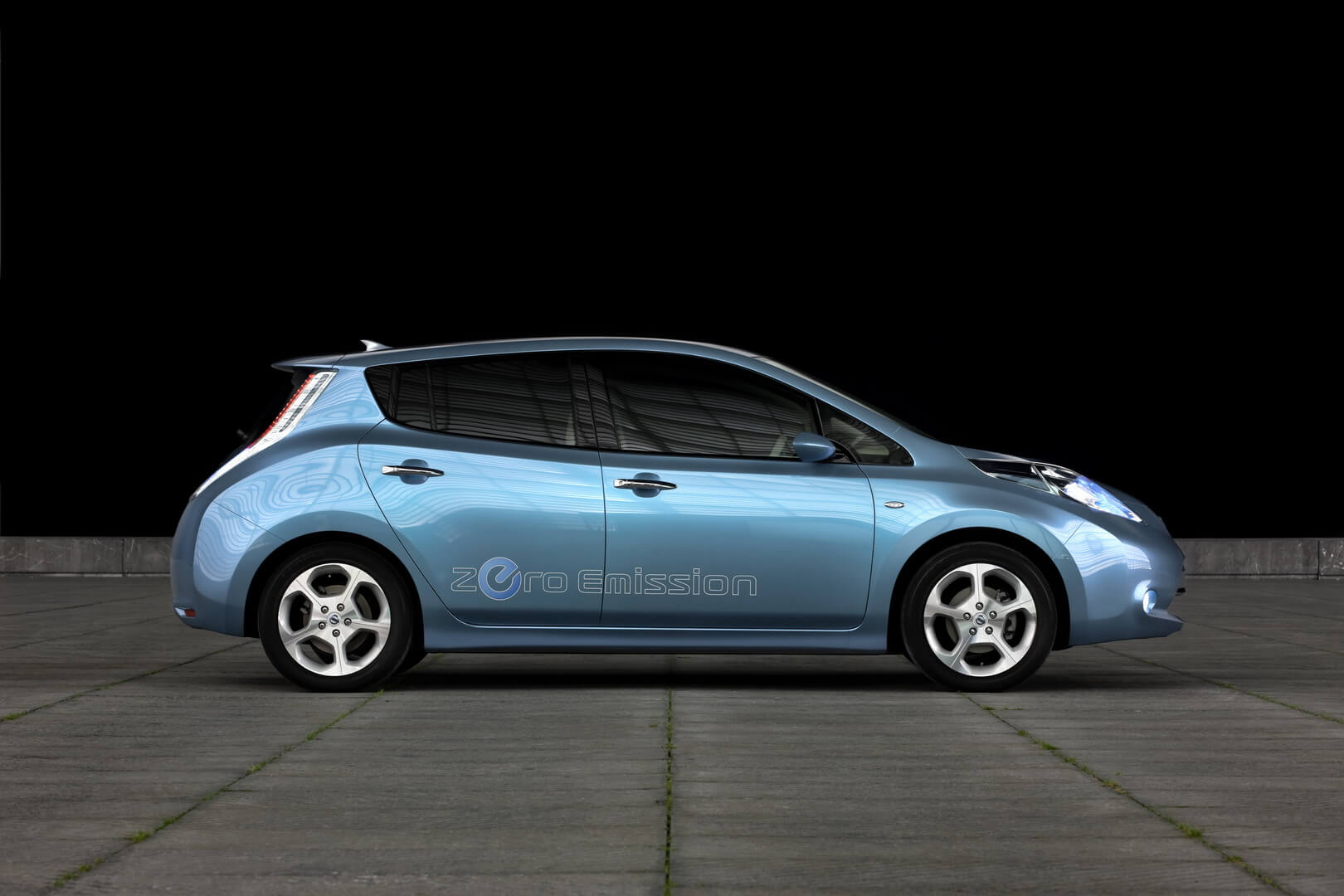 Фотография модели Nissan Leaf 2010 (24 кВт•ч) - фото 9 Фотография экоавто Nissan Leaf 2010 (24 кВт•ч) - фото 9