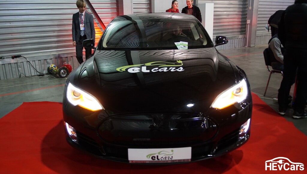 Фотография с выставки Plug-In Ukraine 2017 Tesla Model S Tesla Model S на выставке Plug-In Ukraine 2017