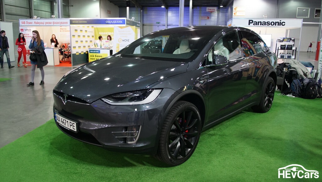 Фотография с выставки Plug-In Ukraine 2017 Tesla Model X Tesla Model X на выставке Plug-In Ukraine 2017
