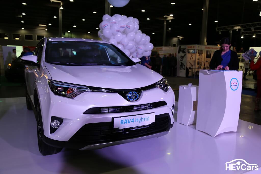 Фотография с выставки Plug-In Ukraine 2017 Toyota RAV 4 Toyota RAV 4 на выставке Plug-In Ukraine 2017