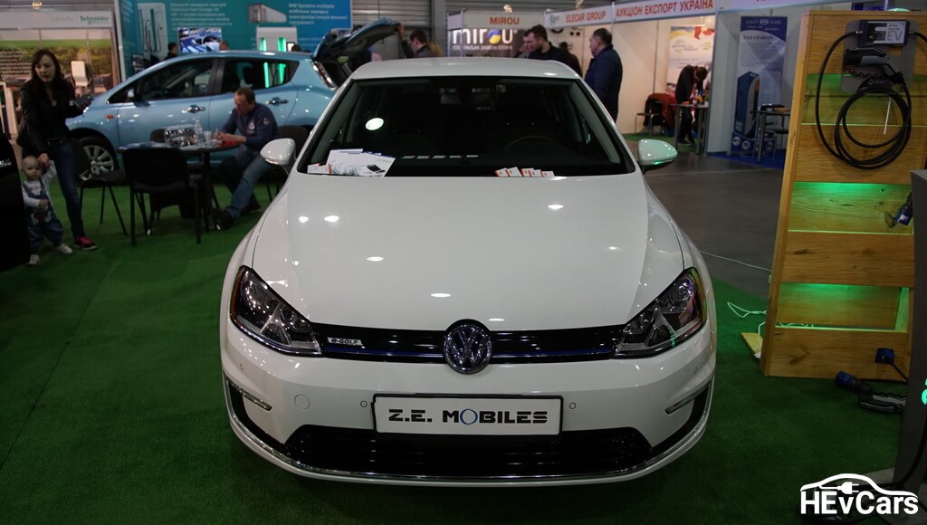 Фотография с выставки Plug-In Ukraine 2017 Volkswagen e-Golf Volkswagen e-Golf на выставке Plug-In Ukraine 2017