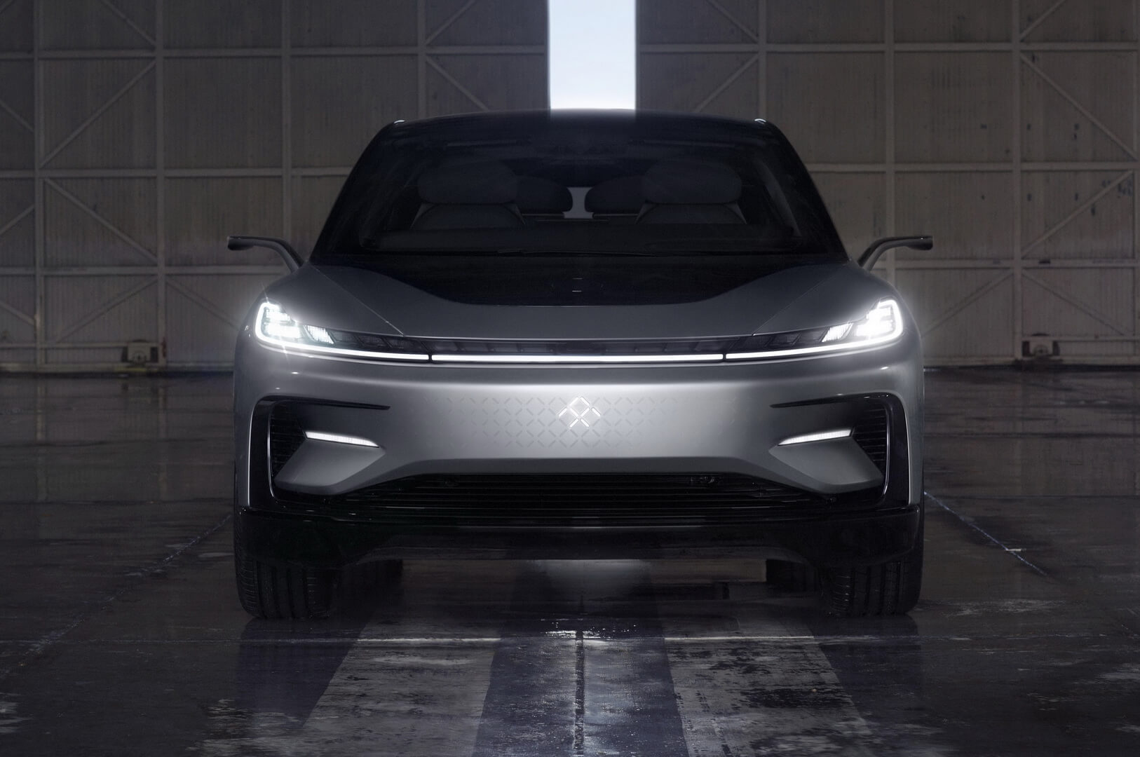 Вид спереди Faraday Future FF 91 Вид спереди Faraday Future FF 91