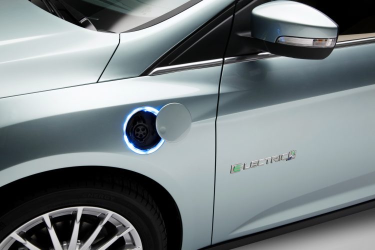 Разъем для подзарядки батареи Ford Focus Electric Разъем для подзарядки батареи Ford Focus Electric