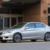Фотография модели Honda Accord Hybrid 2014 - фото 14 Фотография экоавто Honda Accord Hybrid 2014 - фото 14