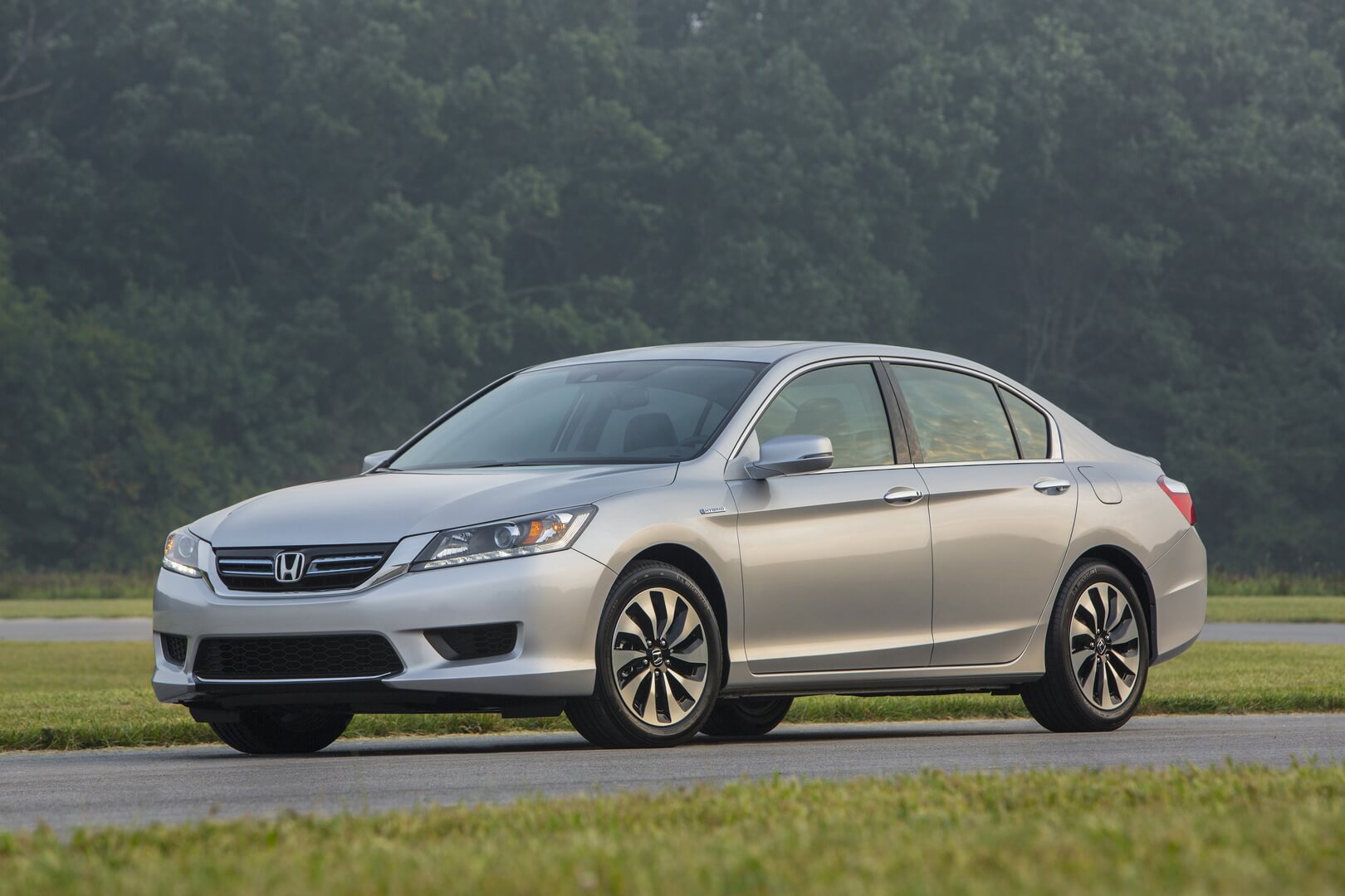 Фотография модели Honda Accord Hybrid 2014 - фото 25 Фотография экоавто Honda Accord Hybrid 2014 - фото 25