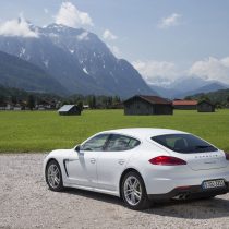 Фотография модели Porsche Panamera S E-Hybrid - фото 7 Фотография экоавто Porsche Panamera S E-Hybrid - фото 7