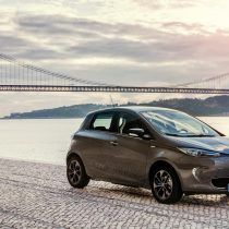 Фотография модели Renault ZOE Z.E. 40 (2017) - фото 12 Фотография экоавто Renault ZOE Z.E. 40 (2017) - фото 12