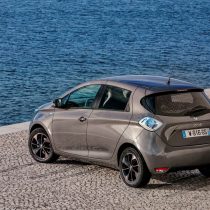 Фотография модели Renault ZOE Z.E. 40 (2017) - фото 17 Фотография экоавто Renault ZOE Z.E. 40 (2017) - фото 17