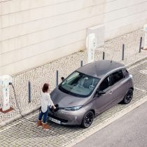 Фотография модели Renault ZOE Z.E. 40 (2017) - фото 19 Фотография экоавто Renault ZOE Z.E. 40 (2017) - фото 19