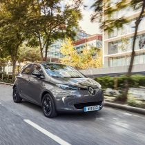 Фотография модели Renault ZOE Z.E. 40 (2017) - фото 23 Фотография экоавто Renault ZOE Z.E. 40 (2017) - фото 23