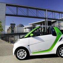 Фотография модели Smart Fortwo Electric Drive 2012 - фото 4 Фотография экоавто Smart Fortwo Electric Drive 2012 - фото 4