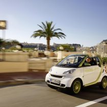 Фотография модели Smart Fortwo Electric Drive 2012 - фото 8 Фотография экоавто Smart Fortwo Electric Drive 2012 - фото 8