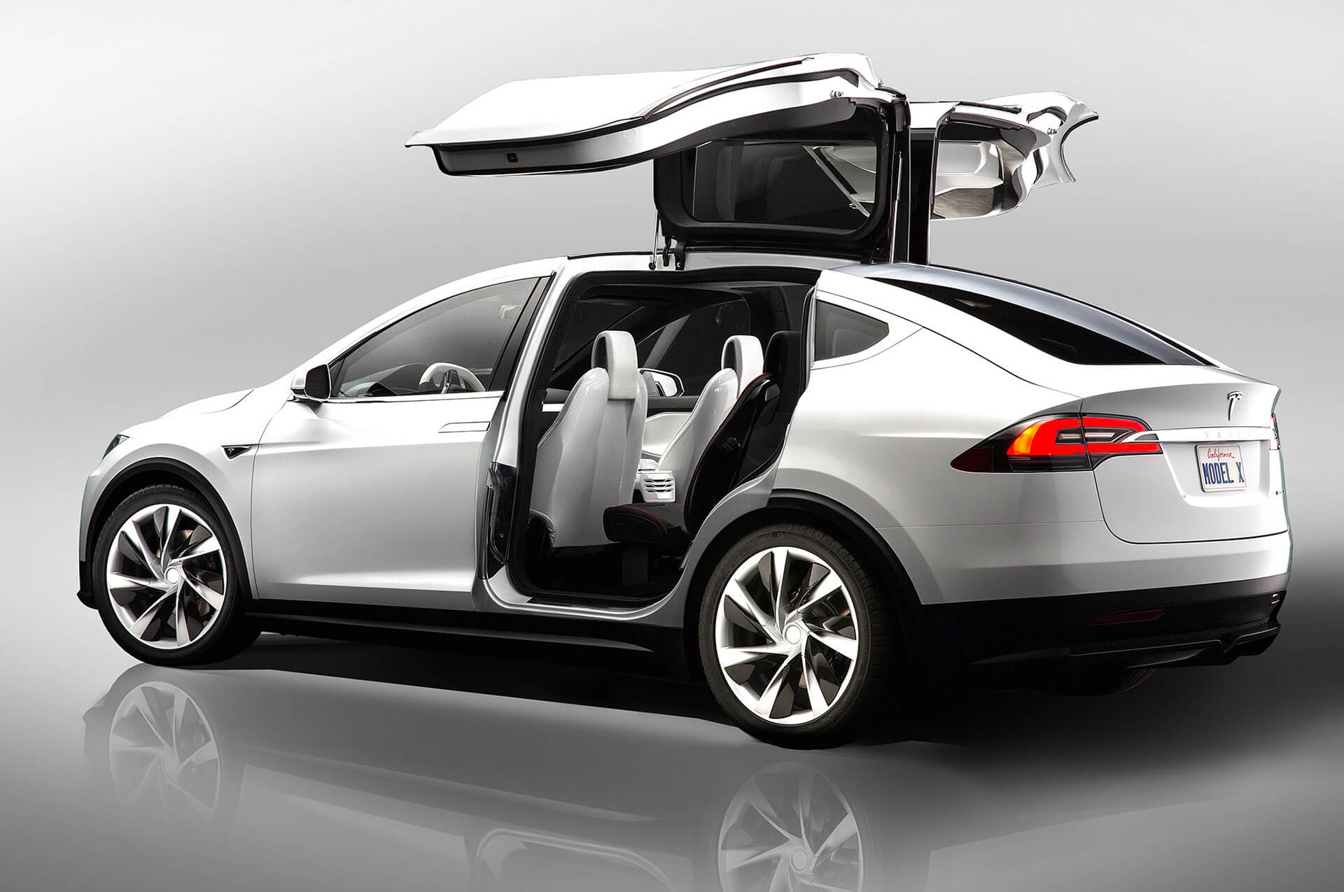 Электромобиль Tesla Model X — № 6 по продажам за август в мире Электромобиль Tesla Model X — № 6 по продажам за август в мире
