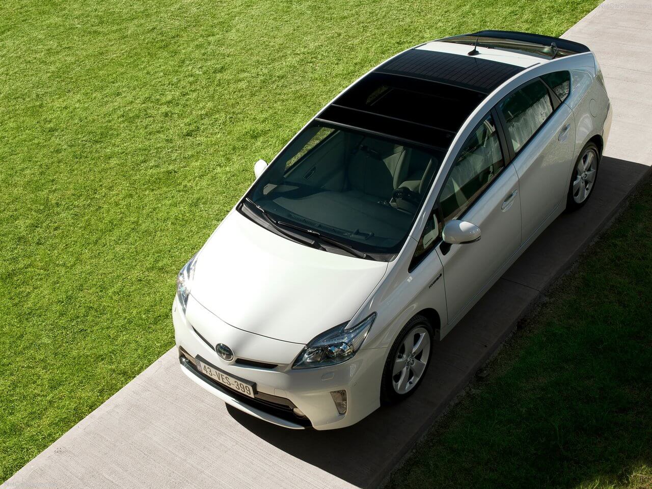 Солнечные батареи на крыше Toyota Prius Hybrid 2012 Солнечные батареи на крыше Toyota Prius Hybrid 2012