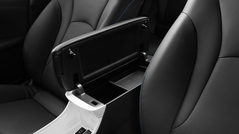 Подлокотник Toyota Prius Hybrid 2016 Подлокотник Toyota Prius Hybrid 2016