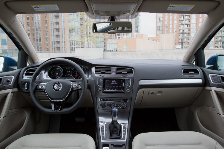 Салон Volkswagen e-Golf Салон Volkswagen e-Golf