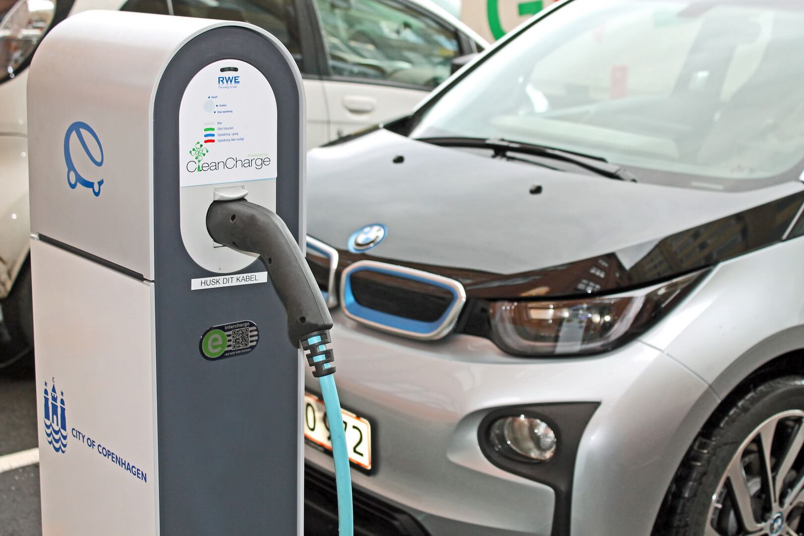 Зарядка электромобиля BMW i3 Зарядка электромобиля BMW i3