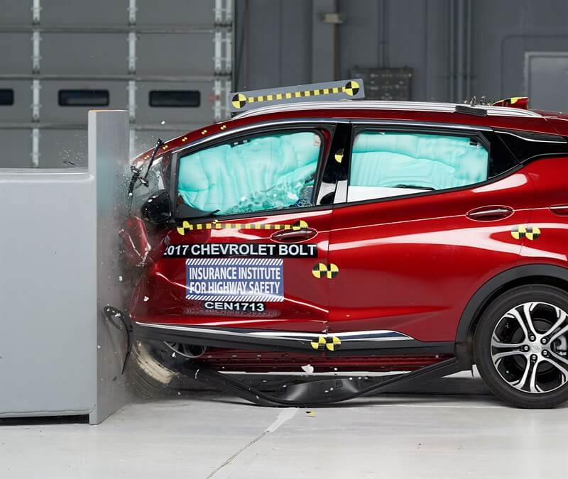 Снимок лобового краш-теста Chevrolet Bolt 201 Снимок лобового краш-теста Chevrolet Bolt 201