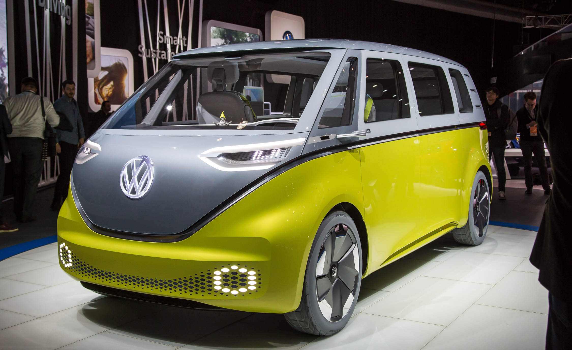 Volkswagen I.D. Buzz на автосалоне Детройта в 2017 году Volkswagen I.D. Buzz на автосалоне Детройта в 2017 году