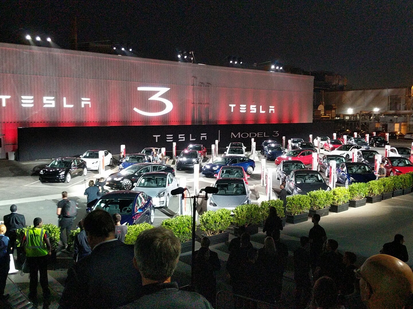 30 новых электромобилей Tesla Model 3 30 новых электромобилей Tesla Model 3