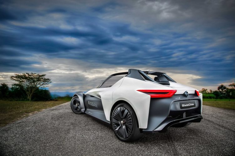 Задний бампер Nissan BladeGlider Задний бампер Nissan BladeGlider