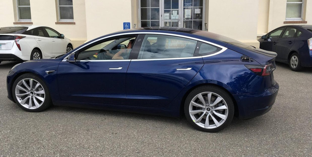 Цвет Deep Blue Metallic Tesla Model 3 Цвет Deep Blue Metallic Tesla Model 3