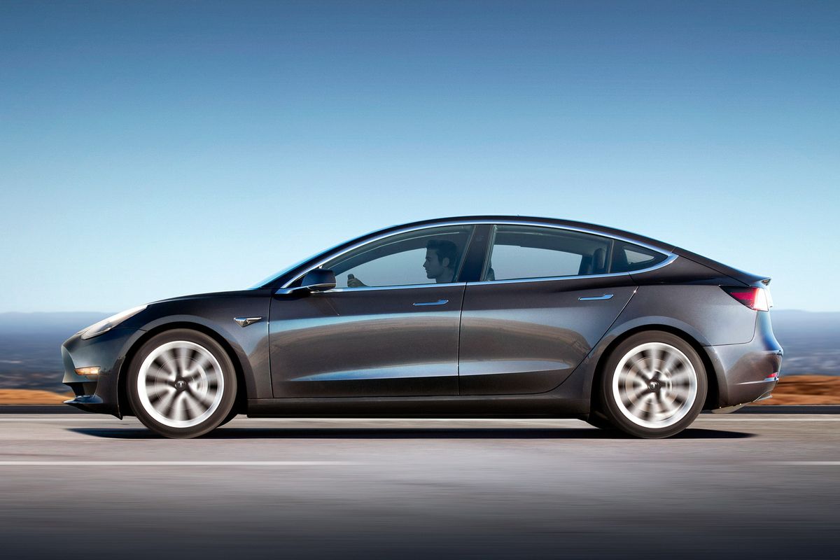 Tesla Model 3 с батареей увеличенной ёмкости Tesla Model 3 с батареей увеличенной ёмкости
