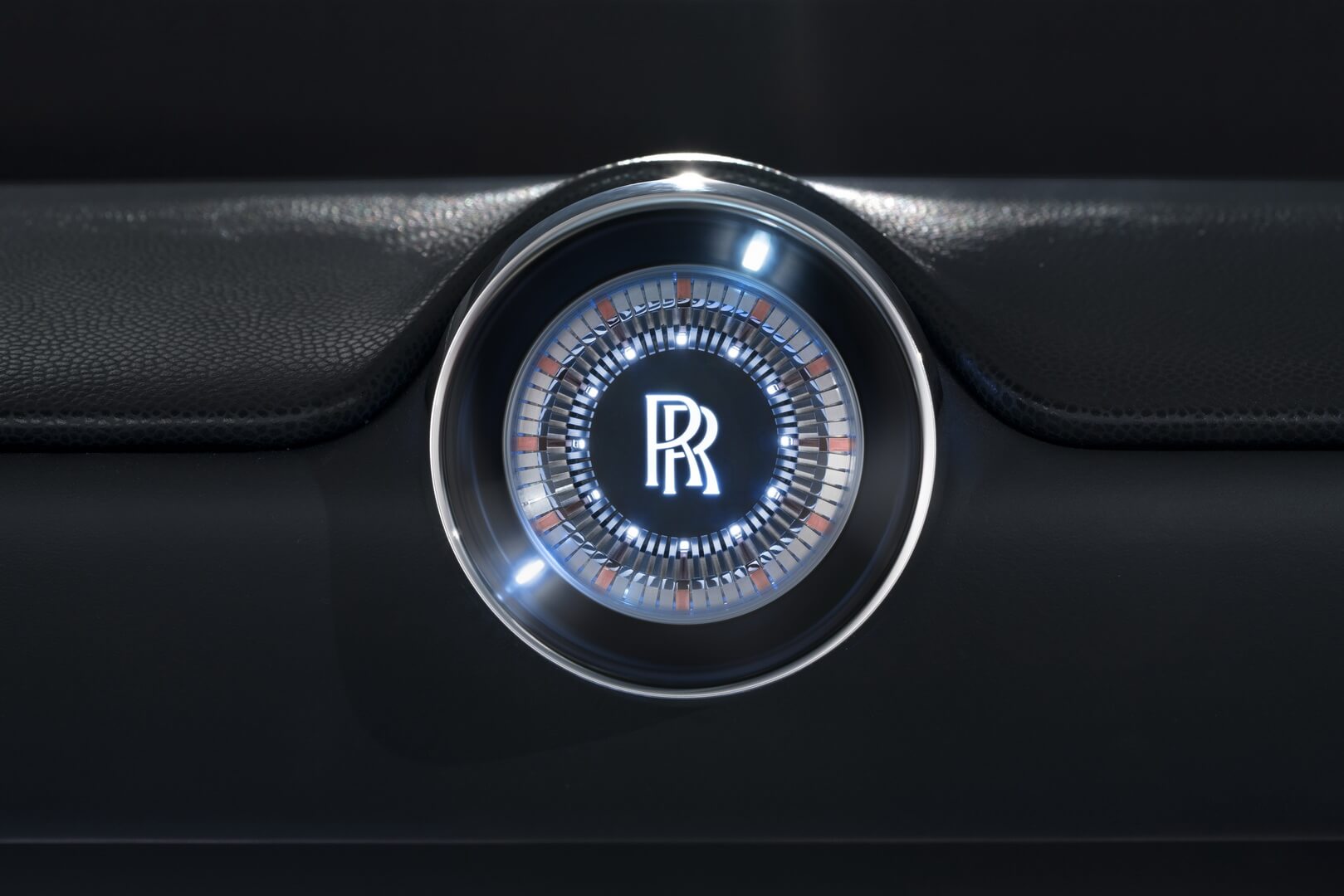 Эмблема Rolls-Royce Эмблема Rolls-Royce
