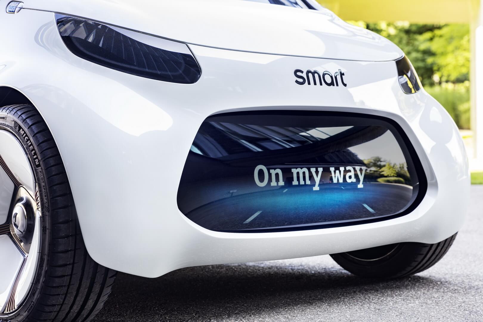 Светодиодные дисплеи вместо фар в Smart Vision EQ fortwo Светодиодные дисплеи вместо фар в Smart Vision EQ fortwo
