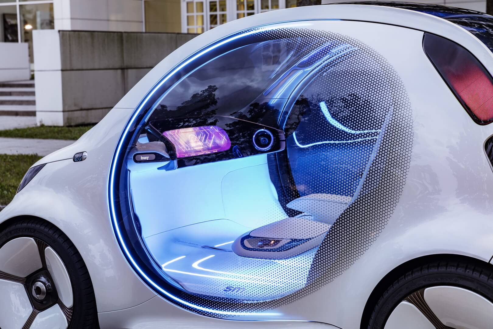 Цветовая схема Smart Vision EQ отличается прохладным и футуристическим внешним видом Цветовая схема Smart Vision EQ отличается прохладным и футуристическим внешним видом