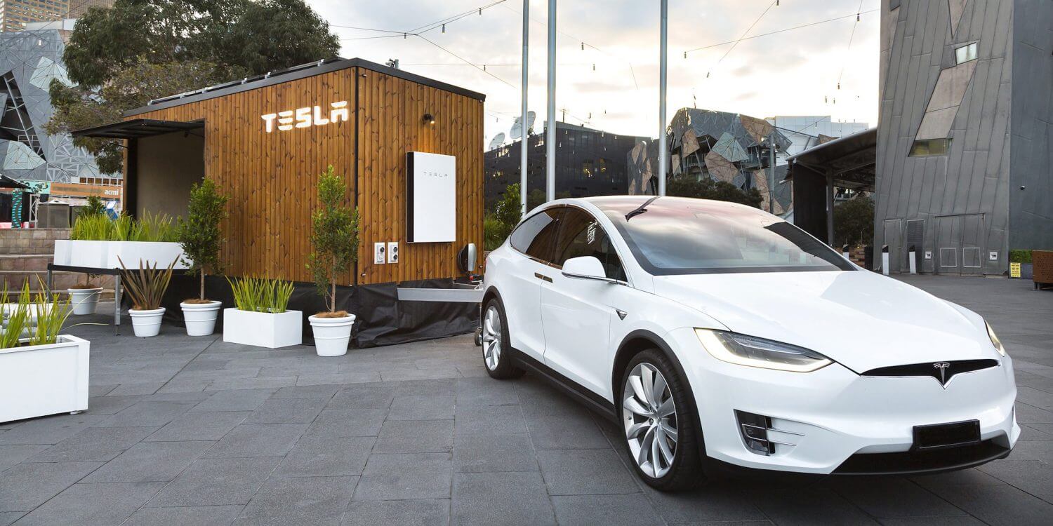 Передвижная модель дома «Tesla Tiny House» Передвижная модель дома «Tesla Tiny House»