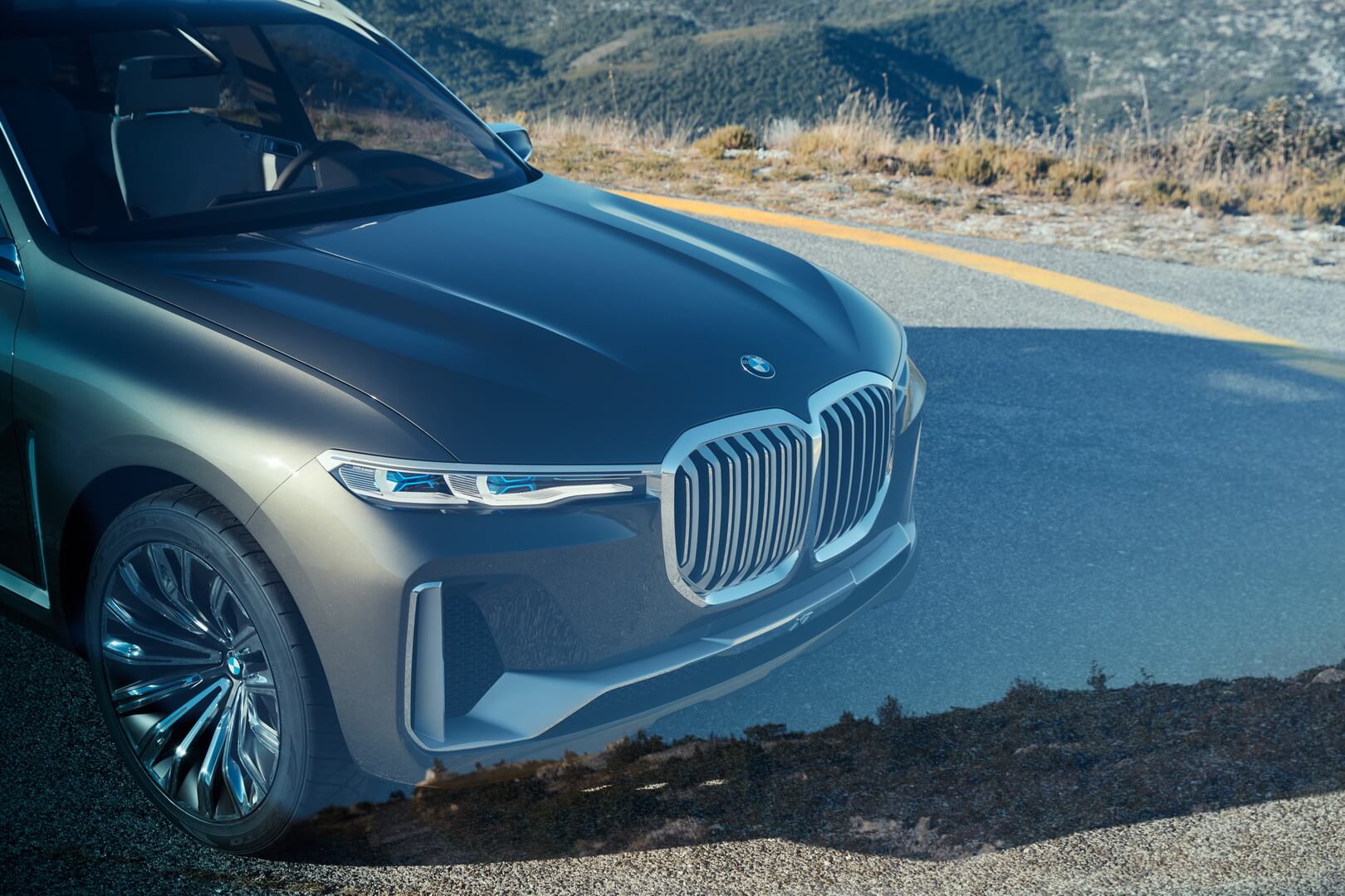 Эмблема бренда BMW Эмблема бренда BMW