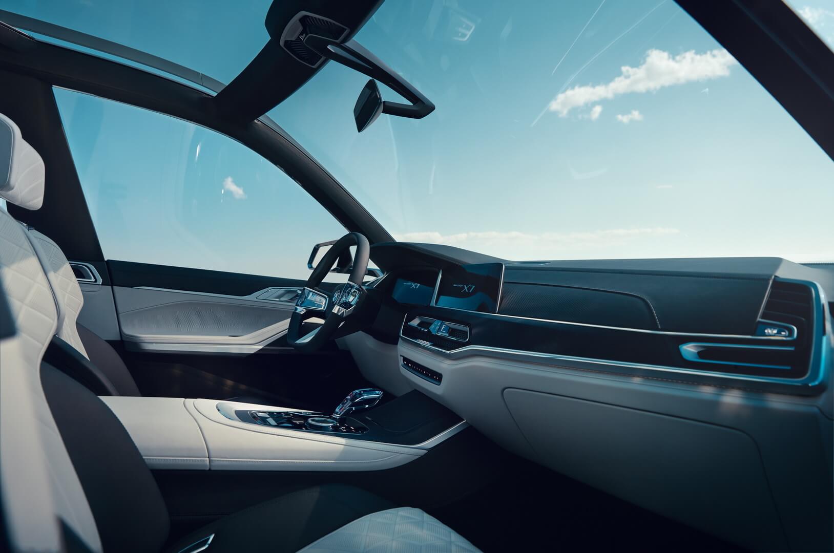 Торпедо в BMW Concept X7 iPerformance Торпедо в BMW Concept X7 iPerformance