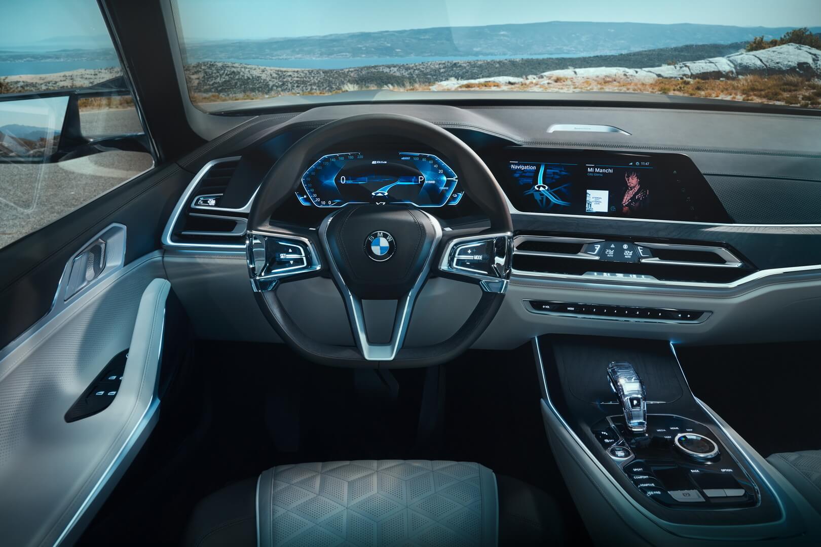 Приборная панель в BMW Concept X7 iPerformance Приборная панель в BMW Concept X7 iPerformance