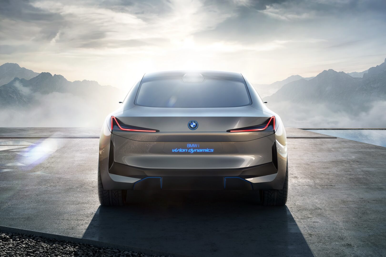 Концепт BMW i Vision Dynamics — вид сзади Концепт BMW i Vision Dynamics — вид сзади