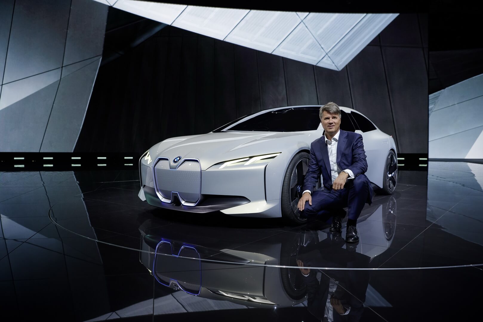 BMW i Vision Dynamics или BMW i4 BMW i Vision Dynamics или BMW i4