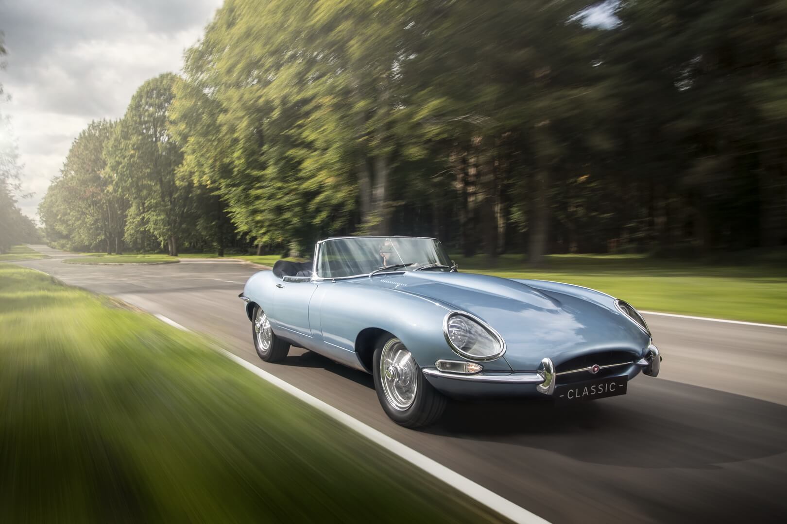 «Самый красивый электромобиль в мире» — электрический Jaguar E-type Zero «Самый красивый электромобиль в мире» — электрический Jaguar E-type Zero