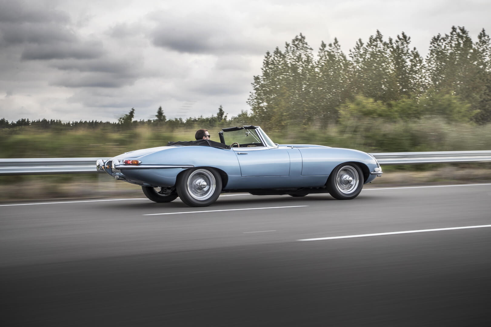 Электрический Jaguar E-type Zero Электрический Jaguar E-type Zero