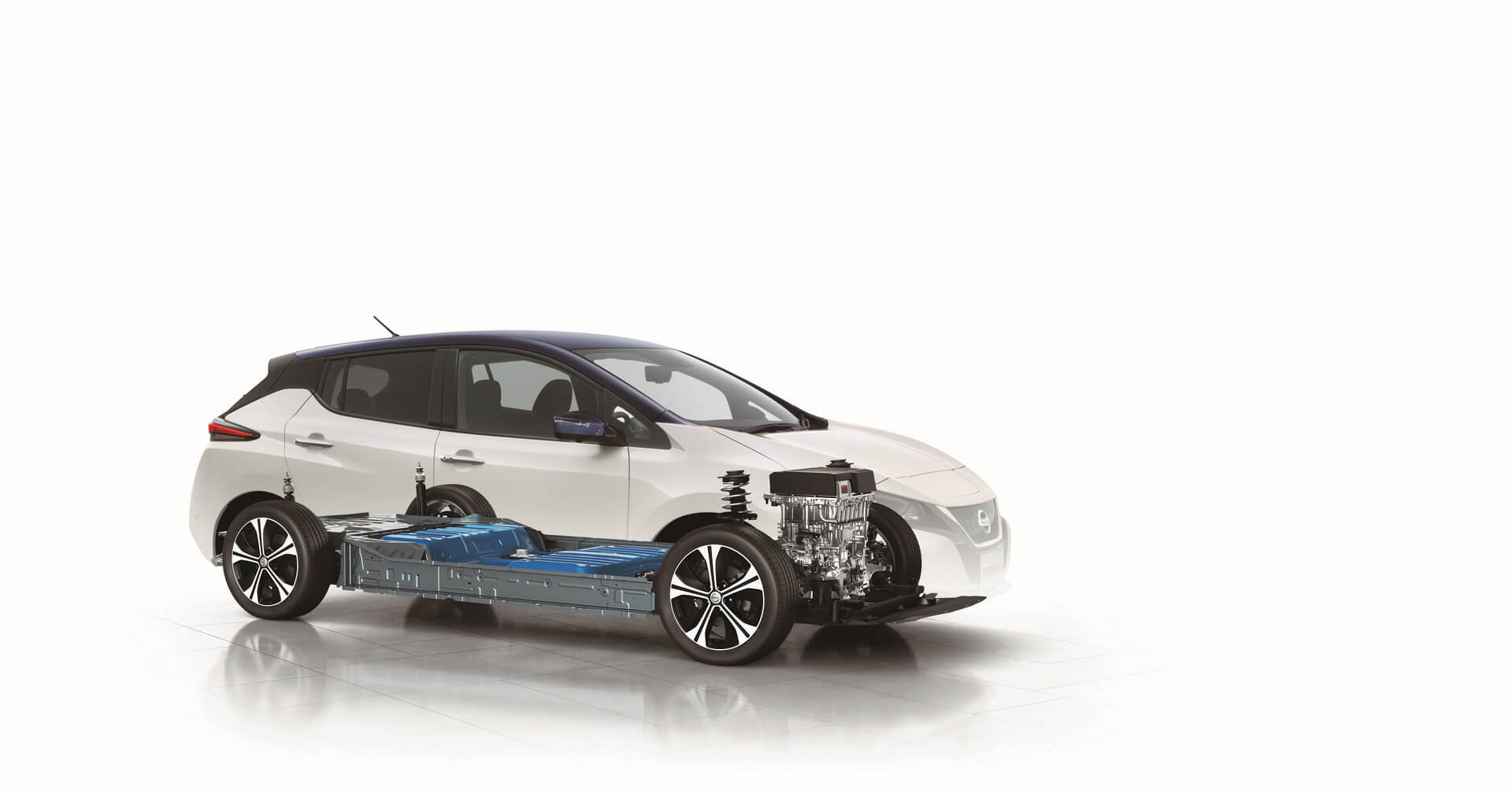 Аккумуляторная батарея, электродвигатель и трансмиссия в Nissan Leaf 2018 Аккумуляторная батарея, электродвигатель и трансмиссия в Nissan Leaf 2018