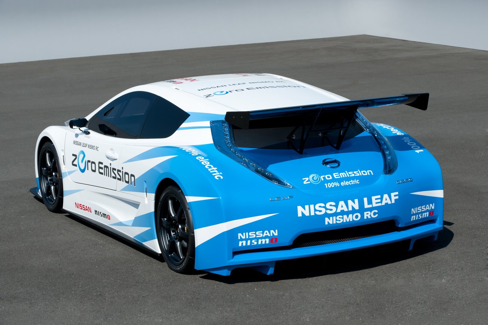 Гоночный Nissan LEAF NISMO RC Гоночный Nissan LEAF NISMO RC
