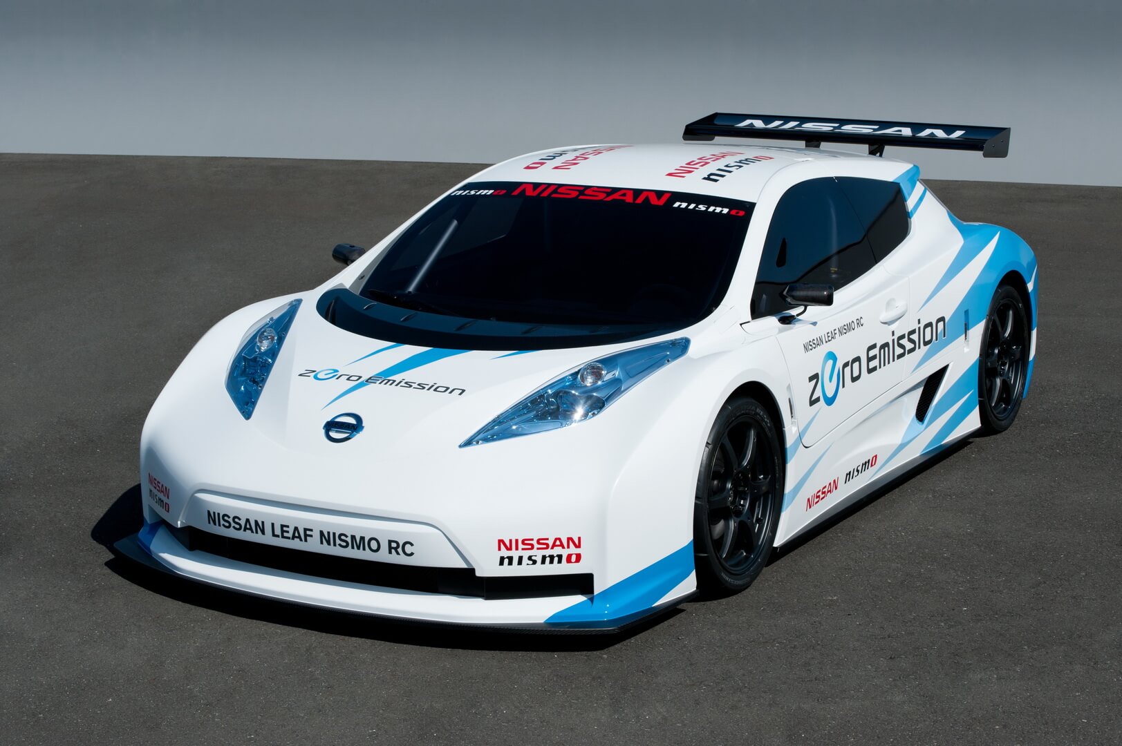 Гоночный электромобиль Nissan LEAF NISMO RC Гоночный электромобиль Nissan LEAF NISMO RC