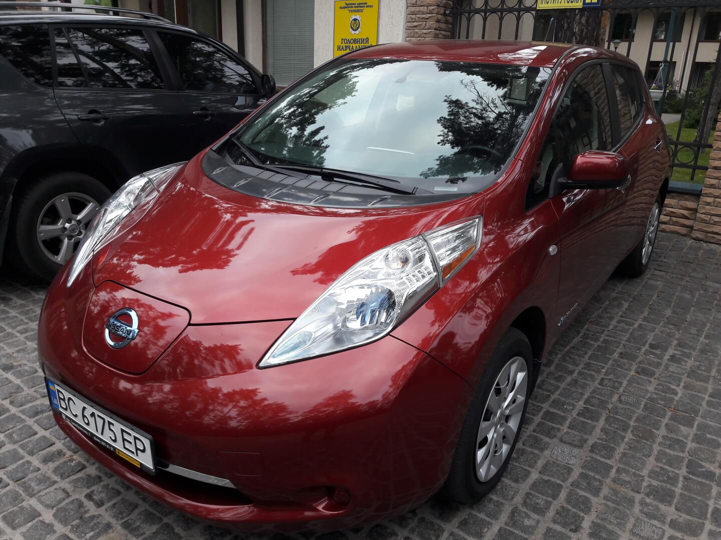 Nissan Leaf 2014 года в комплектации S Nissan Leaf 2014 года в комплектации S