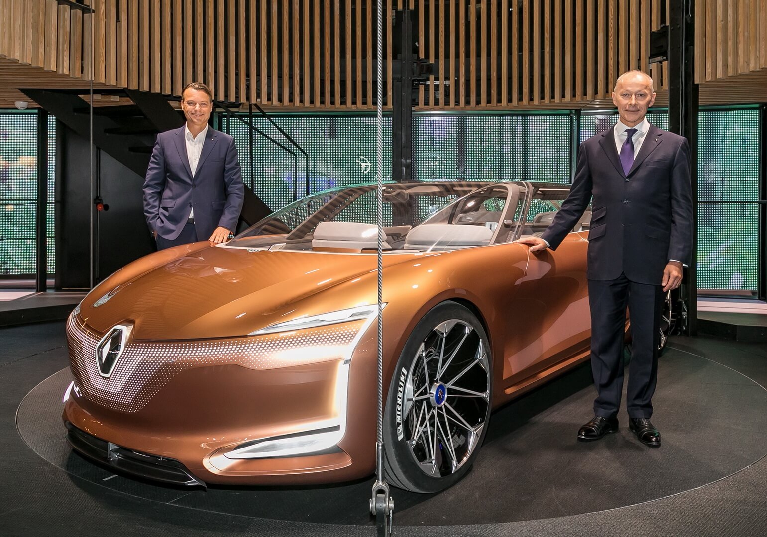 Концепт Renault Symbioz на Франкфуртском автосалоне IAA 2017 Концепт Renault Symbioz на Франкфуртском автосалоне IAA 2017