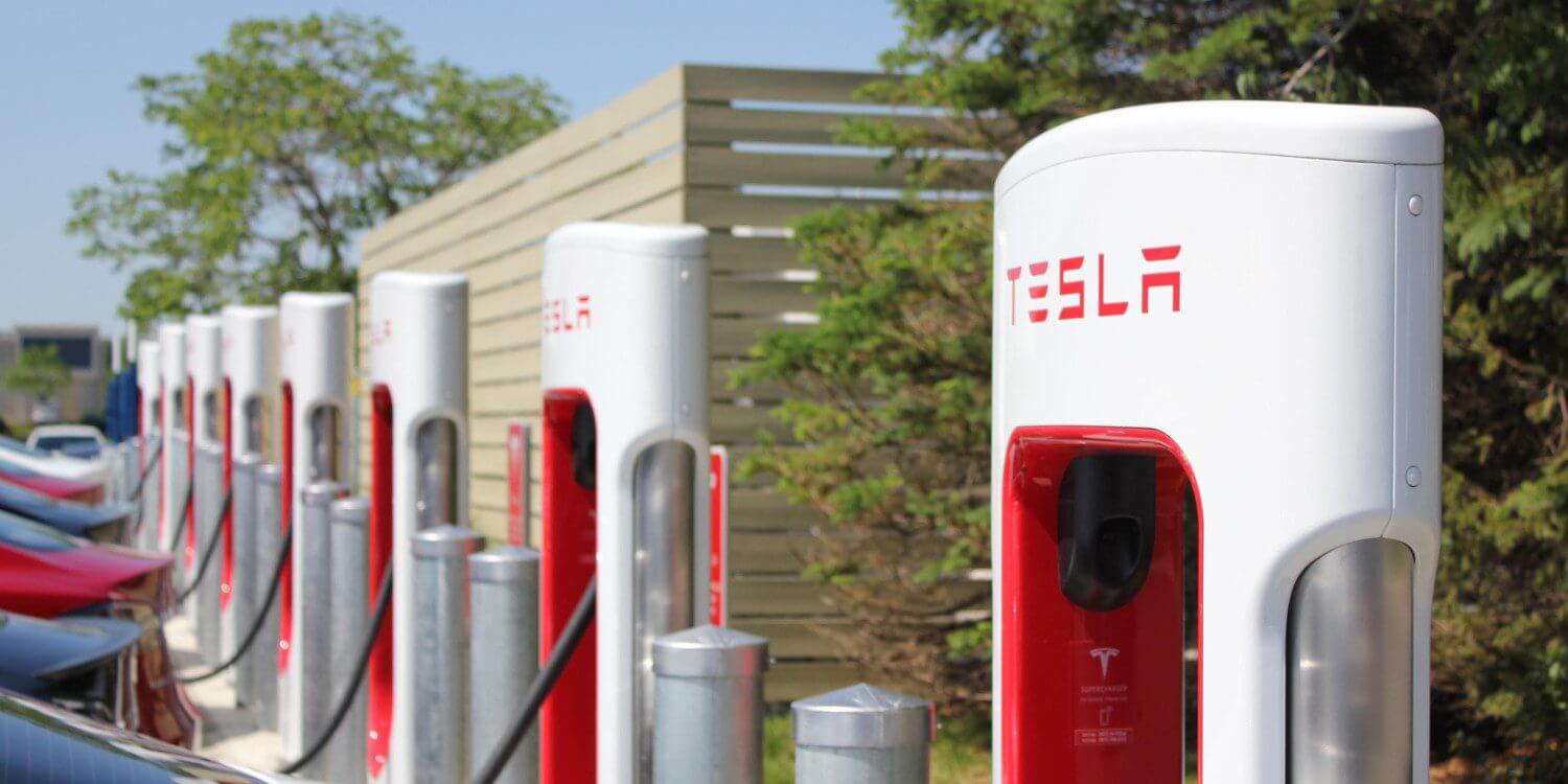 Зарядная станция для электромобилей Tesla Supercharge Зарядная станция для электромобилей Tesla Supercharge
