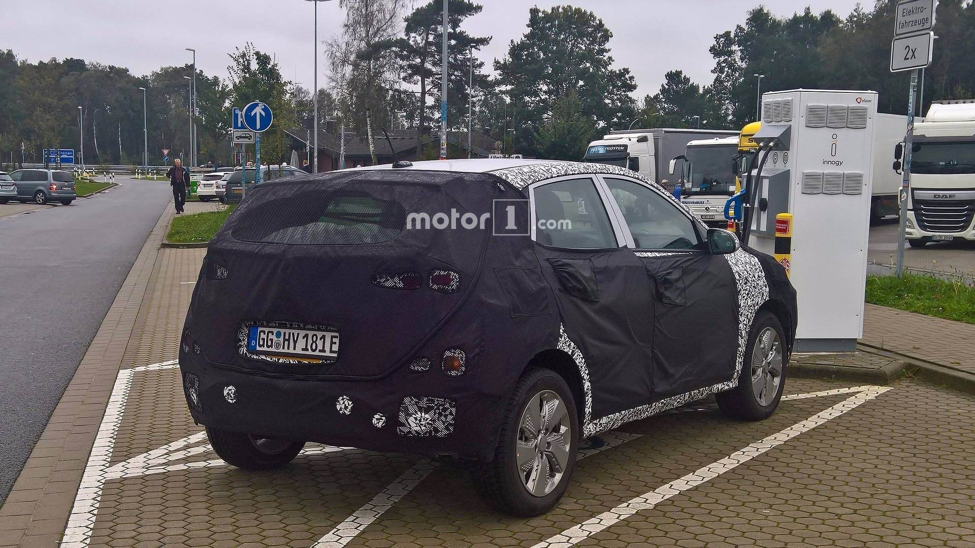 Hyundai Kona Electric Hyundai Kona Electric на зарядке
