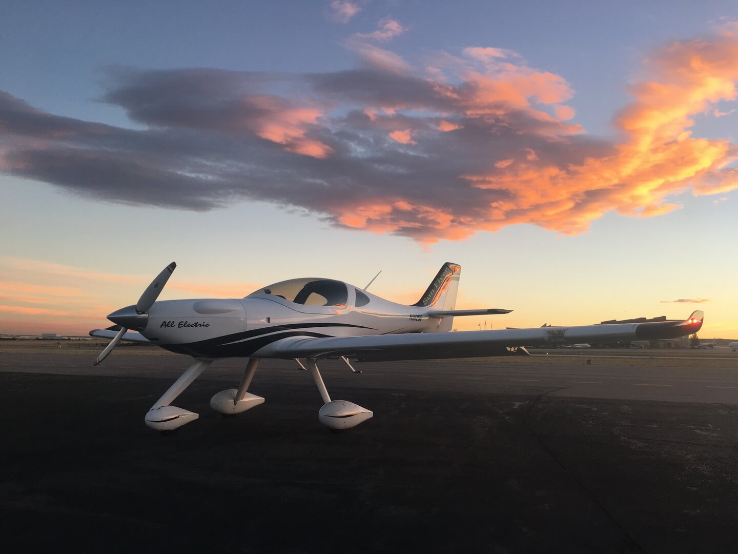 Электрический двухместный самолёт Sun Flyer Электрический двухместный самолёт Sun Flyer