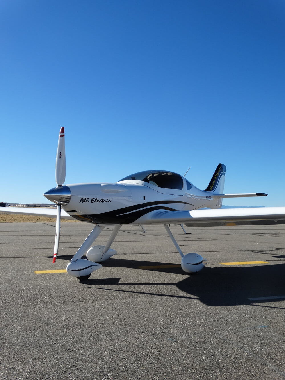 Электросамолёт Sun Flyer для практических тренировок будущих пилотов Электросамолёт Sun Flyer для практических тренировок будущих пилотов