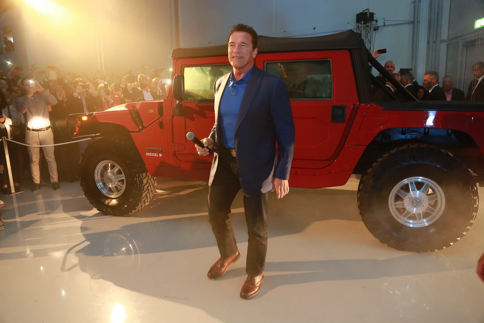 Арнольд Шварценеггер представляет электрический Hummer H1 от Kreisel Electric Арнольд Шварценеггер представляет электрический Hummer H1 от Kreisel Electric
