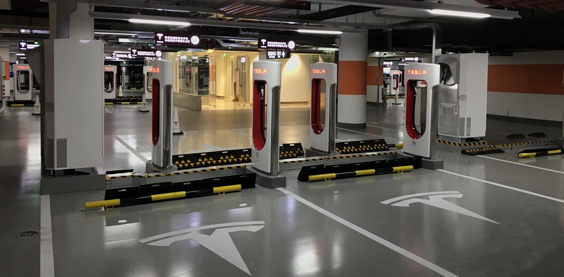 Tesla Supercharger в Шанхае Tesla Supercharger в Шанхае
